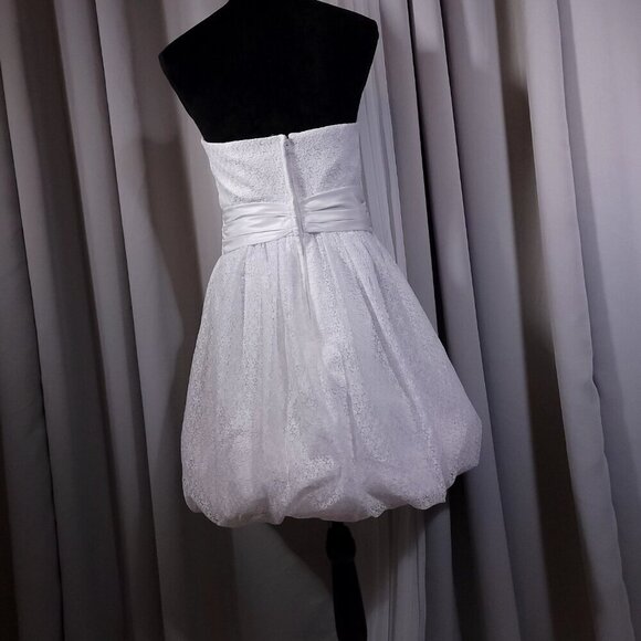 David's Bridal Galina Short and Strapless Bubble Hem White Formal Dress Size 10 - Picture 4 of 11
